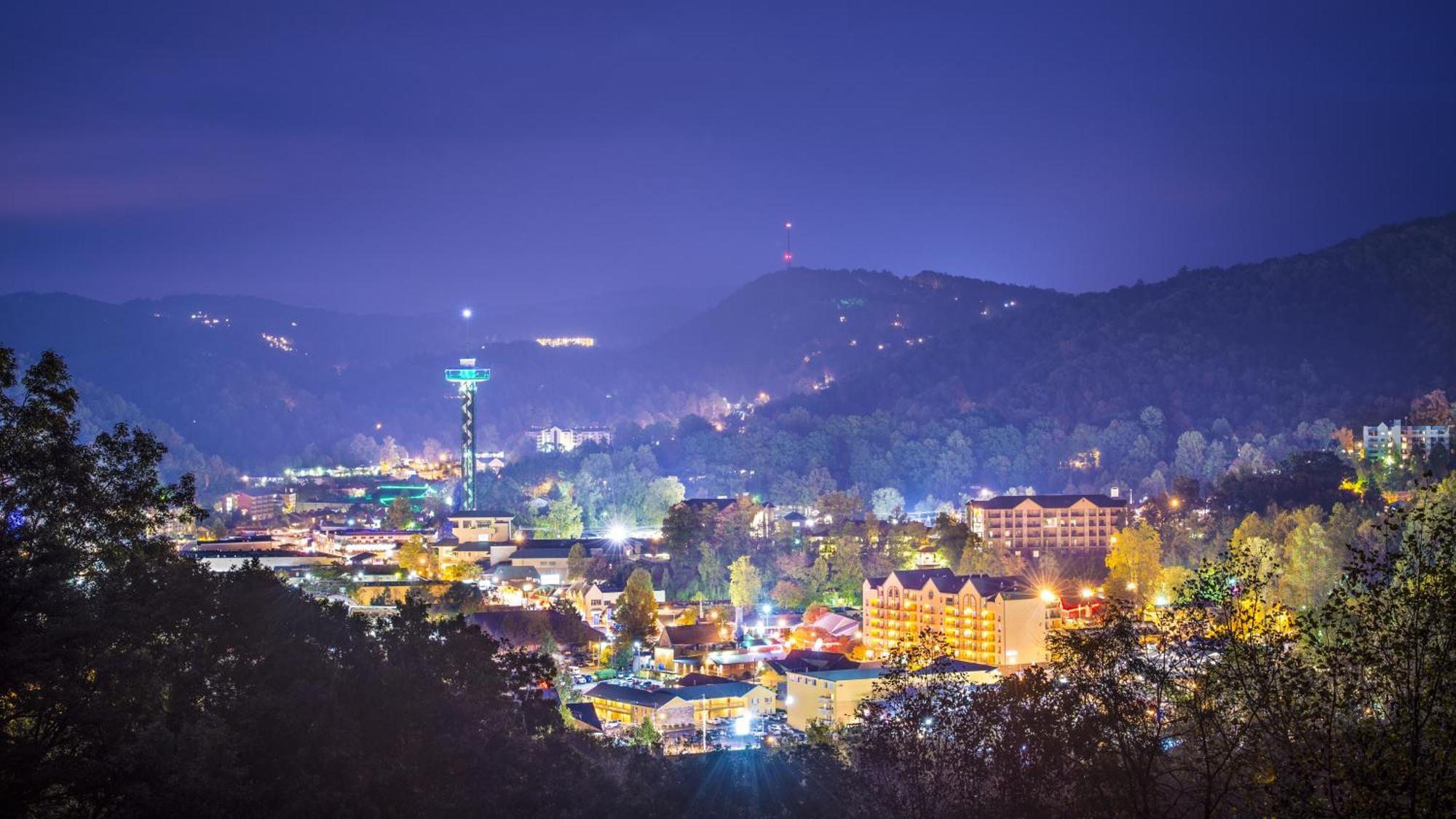 Magical Moments, Hot Tub, Wifi, 1089 Free Tickets Each Paid Day, Dollywood And More 蓋特林堡 外观 照片